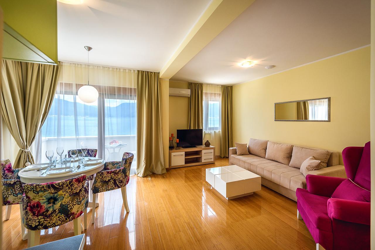 Santorini Apart Krasići Bagian luar foto