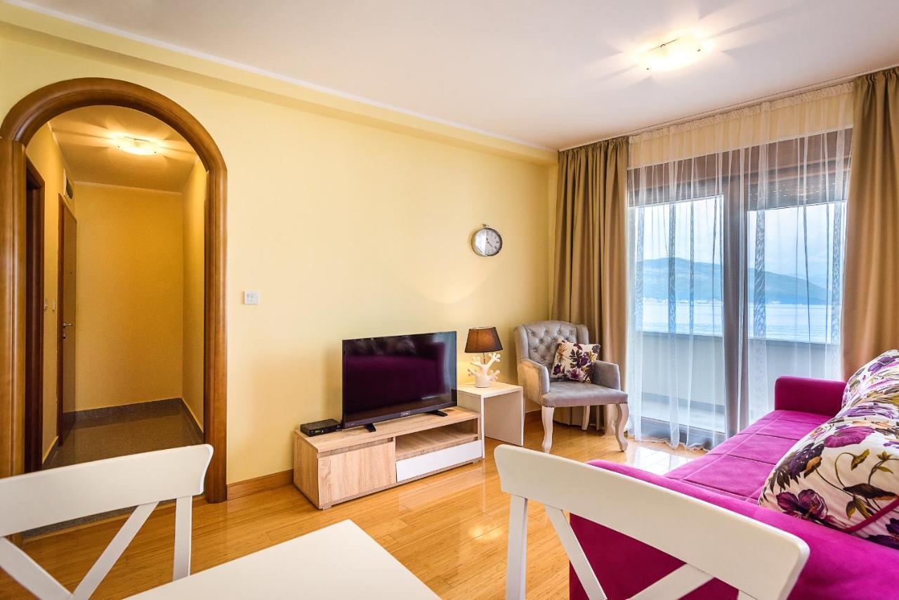 Santorini Apart Krasići Bagian luar foto