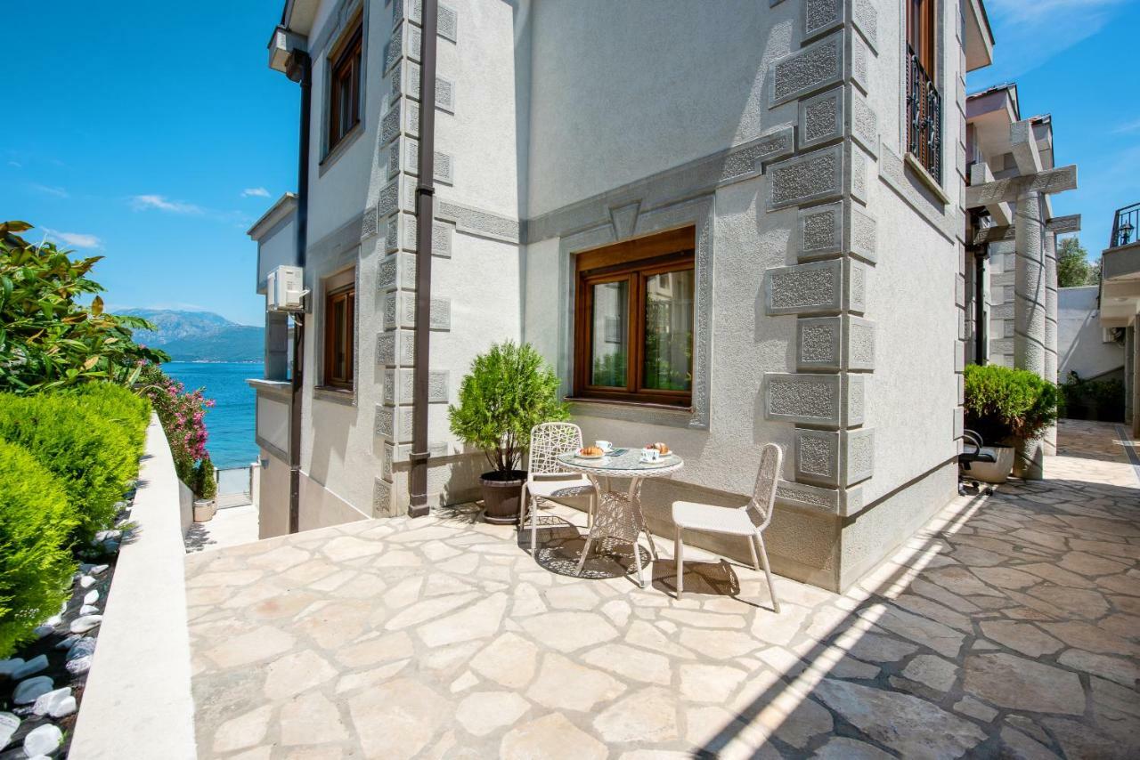 Santorini Apart Krasići Bagian luar foto